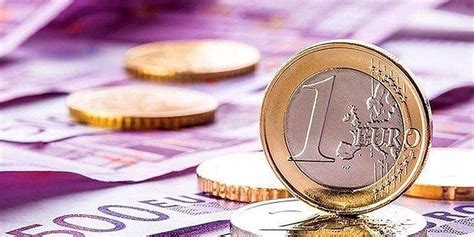 M­e­r­k­e­z­ ­B­a­n­k­a­s­ı­­n­d­a­ ­D­e­ğ­i­ş­i­m­e­ ­D­o­l­a­r­ ­v­e­ ­E­u­r­o­­d­a­ ­İ­l­k­ ­T­e­p­k­i­l­e­r­:­ ­E­n­f­l­a­s­y­o­n­ ­B­e­k­l­e­n­i­y­o­r­